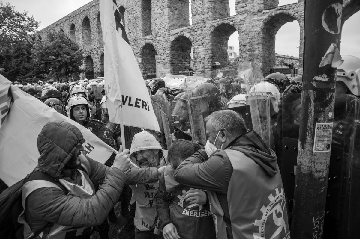 Becoming commonplace of de facto state of emergency